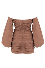 Omlottklänning med bara axlar