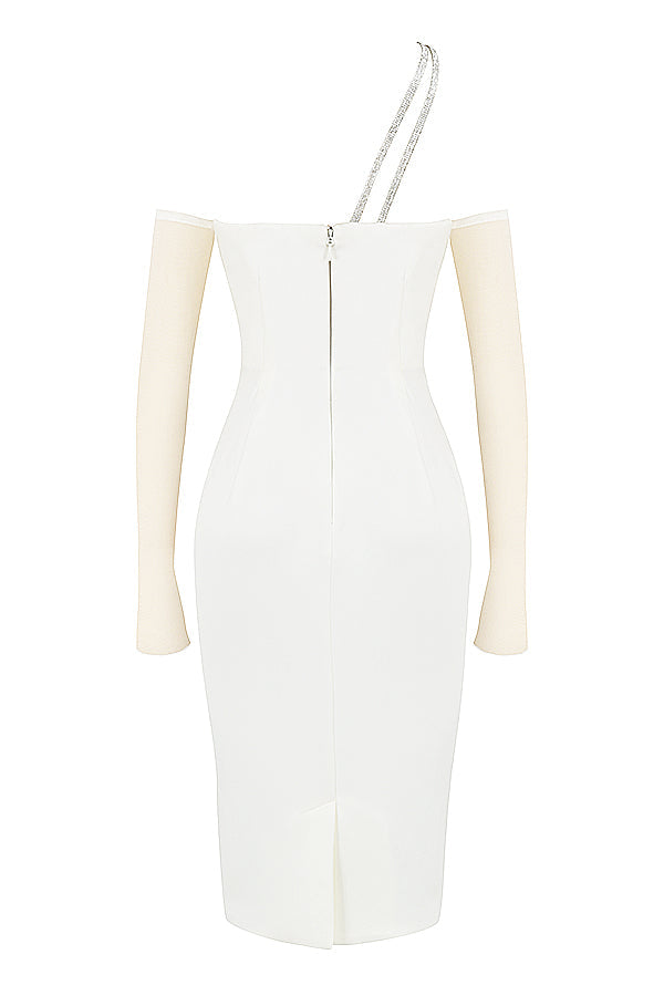 Långklänning i elfenbensfärgad satin med utskärning