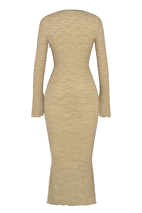 Lång klänning i sten med diagonal utskärning