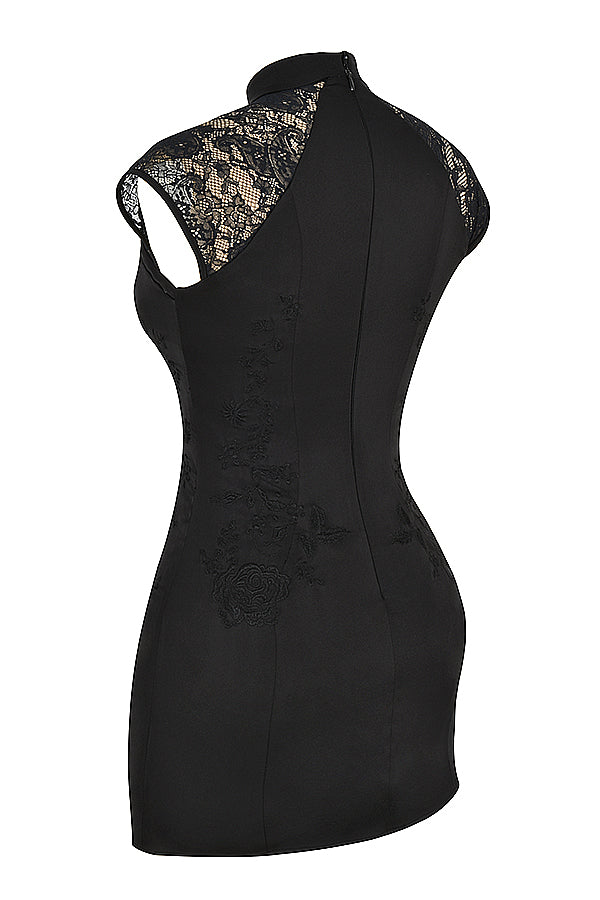 Svart broderad miniklänning med hög halsringning