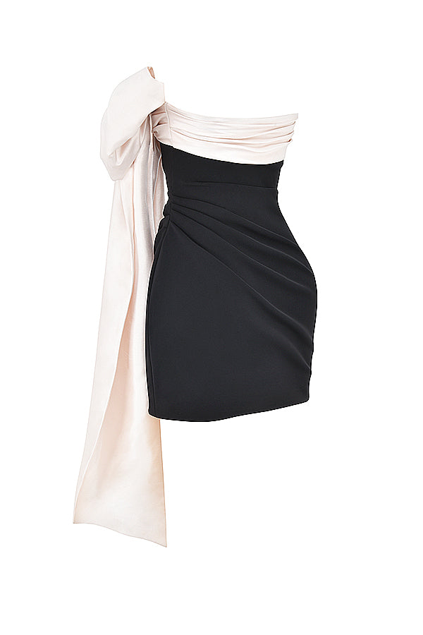 Svart miniklänning med elegant rosett