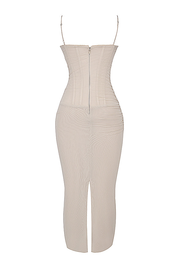 Avslappnad smal långklänning