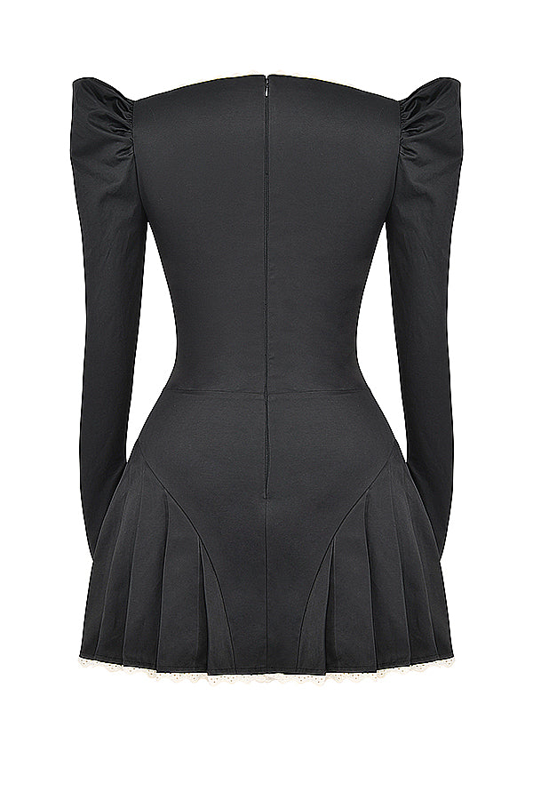 Svart krämveckad miniklänning