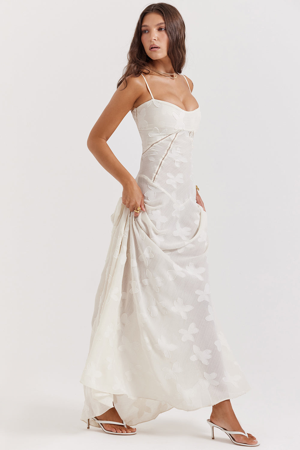 Lång blommig klänning med spets på ryggen