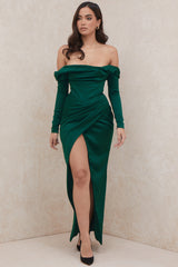 Smaragdgrön draperad axelbandslös långklänning