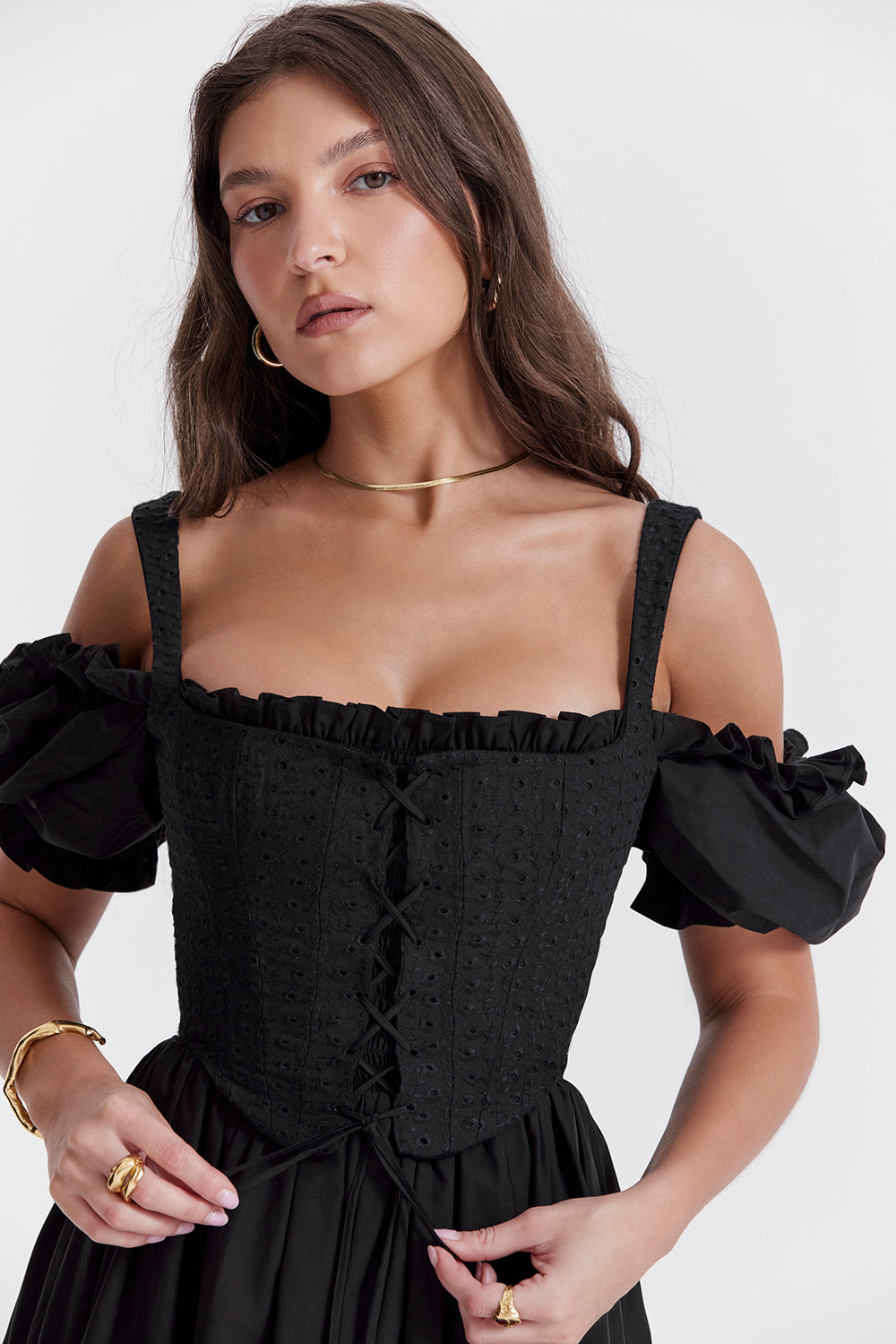 Svart midi-solklänning med puffärmar