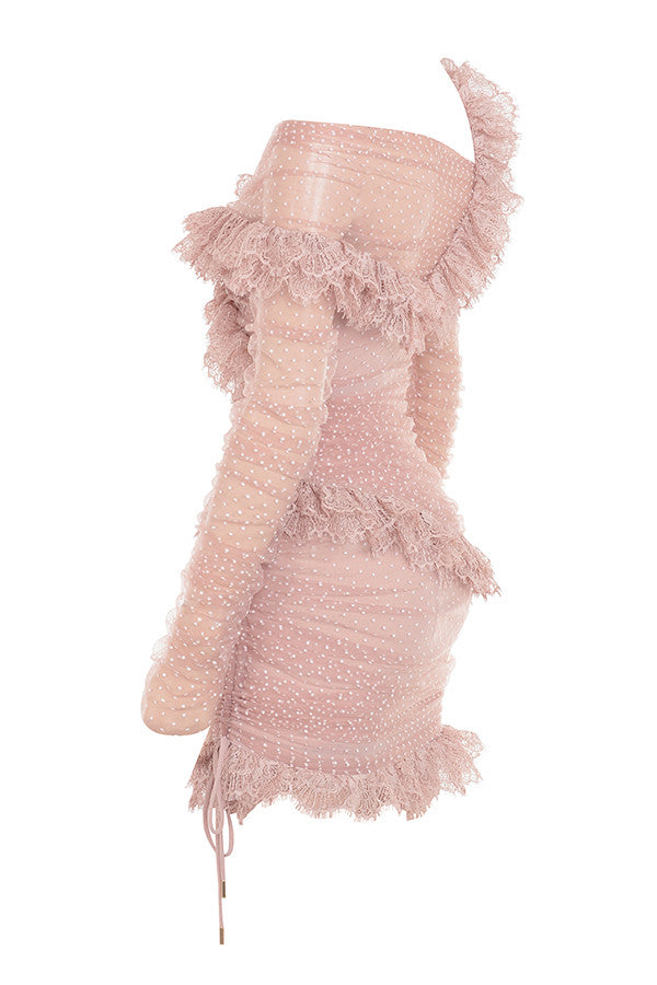 Miniklänning med en axel och spetsvolanger