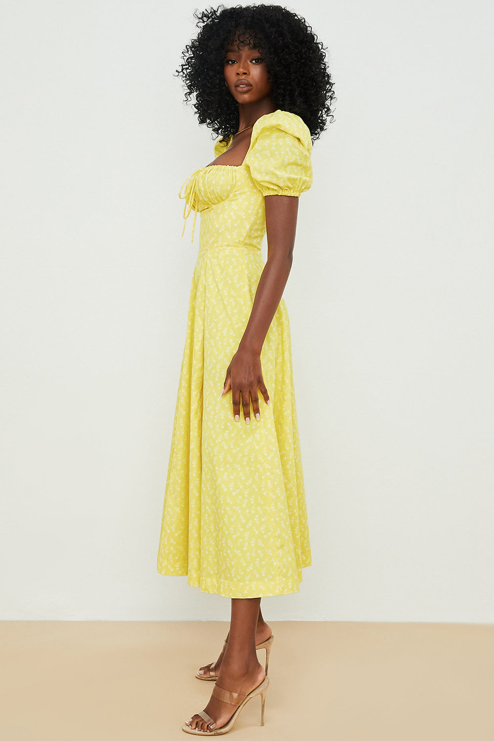 Medium sundress med blommiga puffärmar