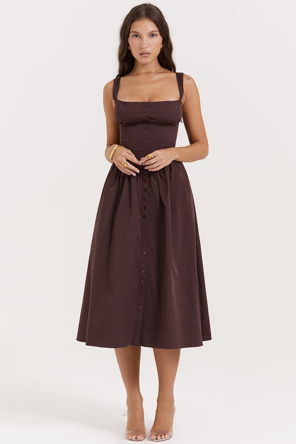 Lång knäppt lätt klänning