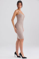 Beige kofta med päls i halsen och stickad klänning