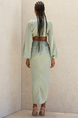 Utskärning blustop i satin och draperad kjol