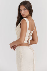 Krämfärgad korsett och lång transparent elegant kjol