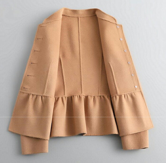 Kamelfärgad ulljacka med knappar