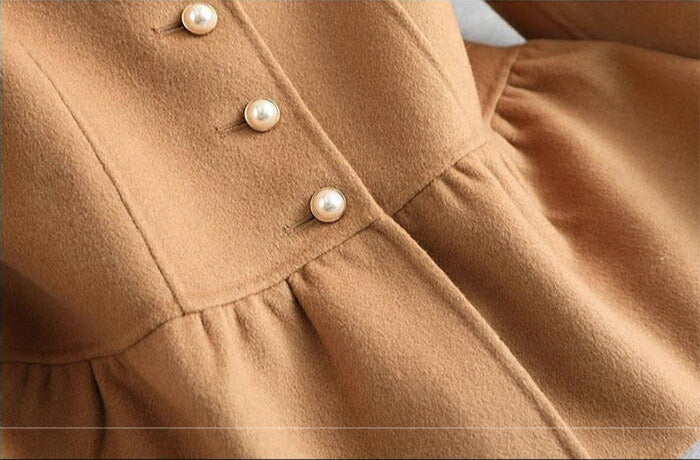 Kamelfärgad ulljacka med knappar