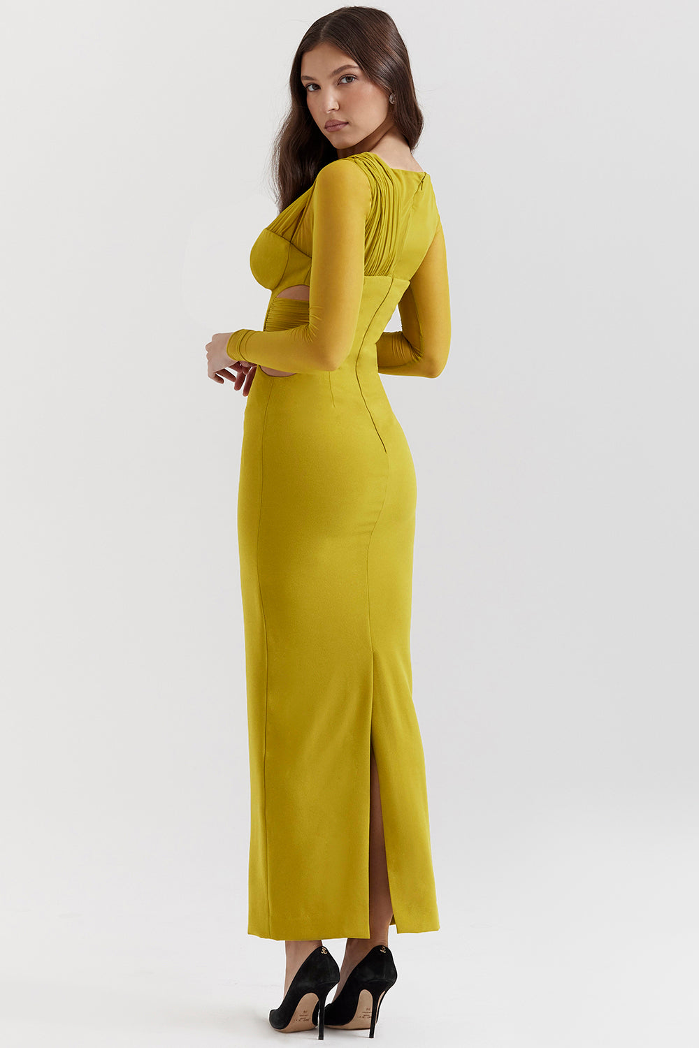 Långärmad klänning med utskärning